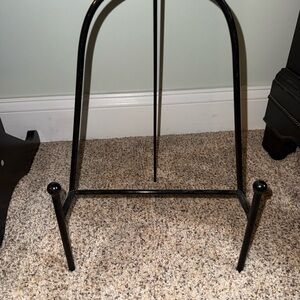 Black Metal Easel Stand